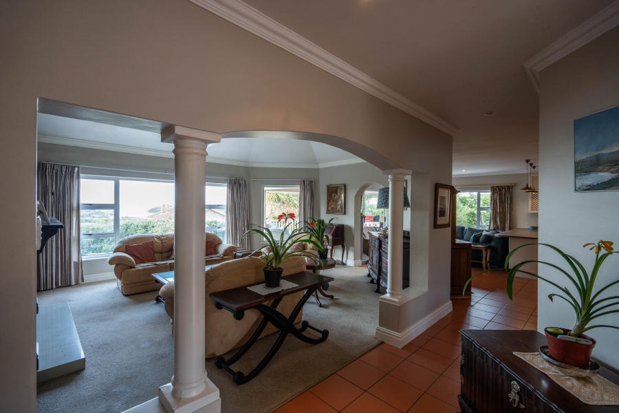 5 Bedroom Property for Sale in Seafield Eastern Cape